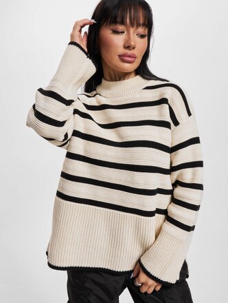  Sia Loose O Neck Knit