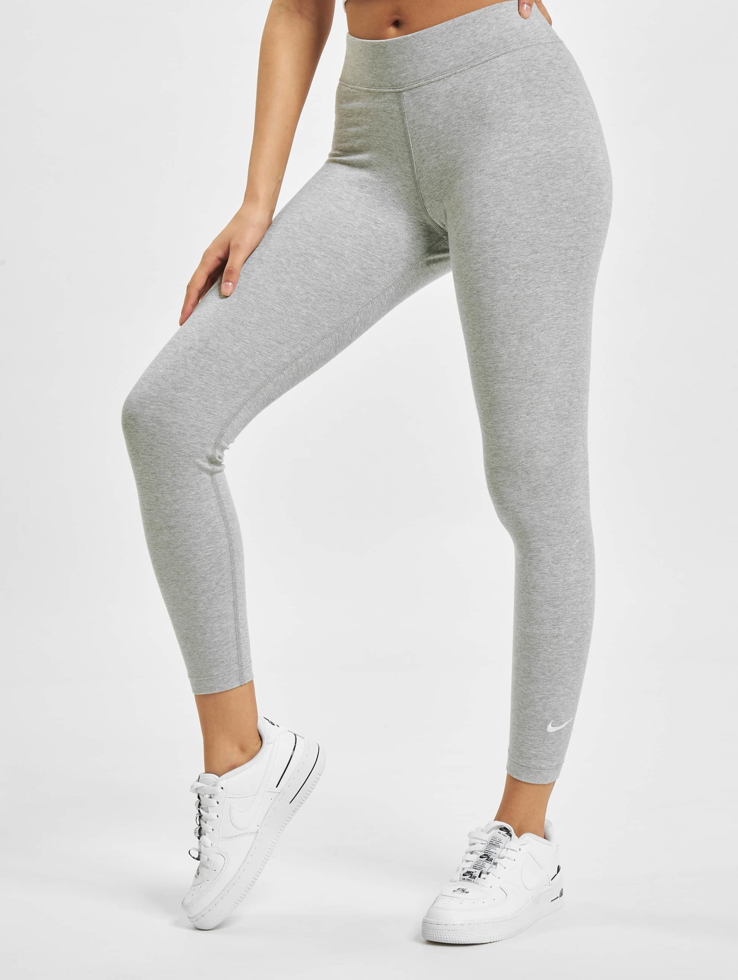 Nike attle Women s Sportswear Essential Leggings