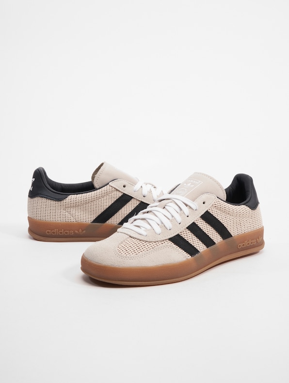 Gazelle Indoor -0