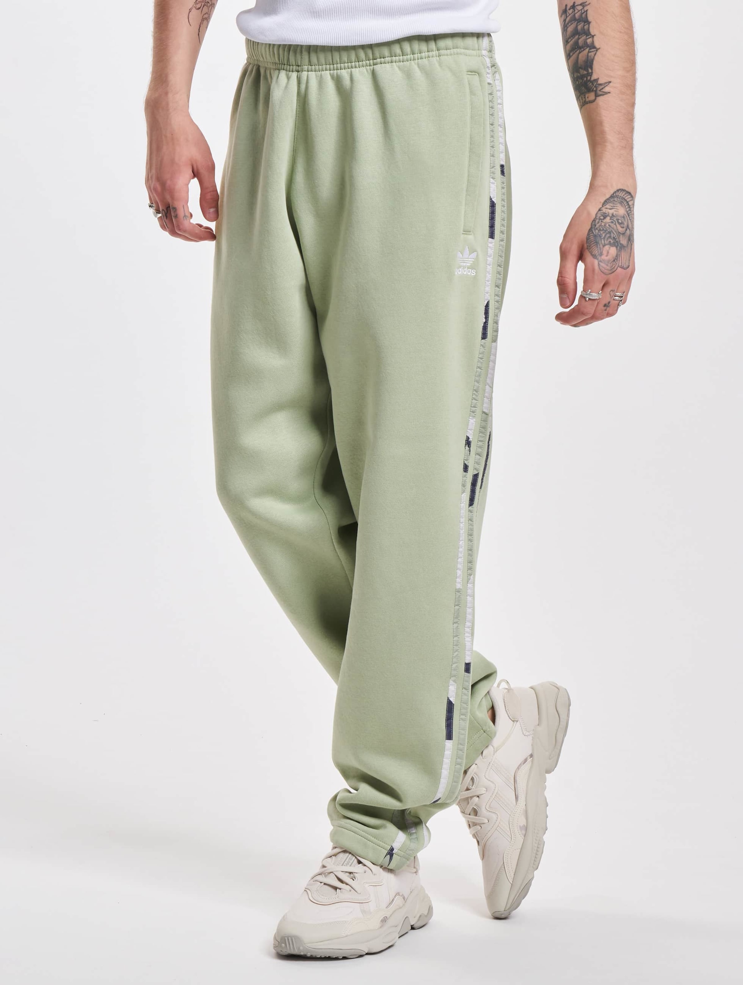 Adidas camouflage jogginghose shops