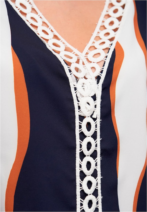 V-Neck Top mit Häkelbordüre und Wellen Print-5