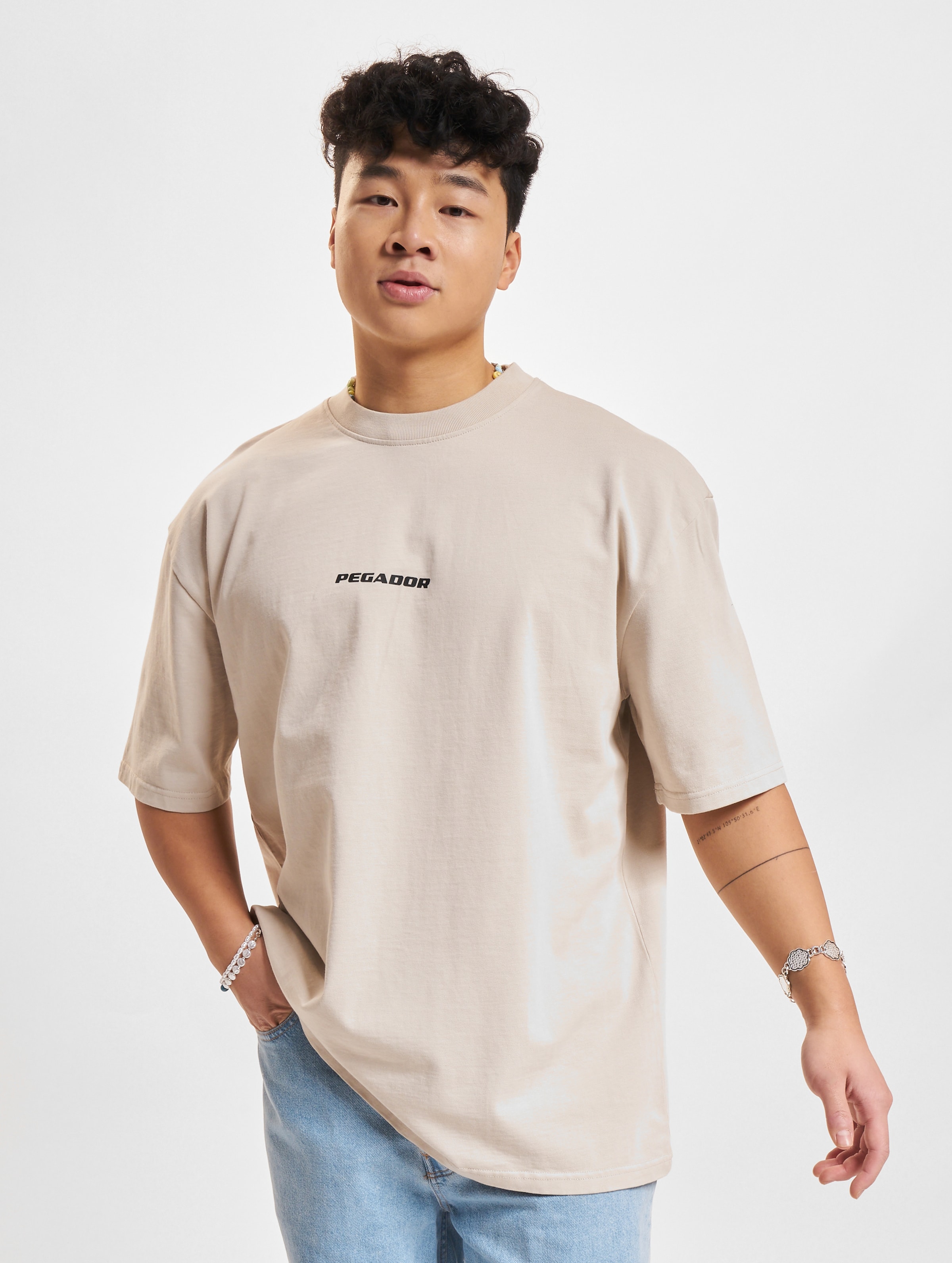 PEGADOR Colne Logo Oversized T-Shirt Mannen op kleur beige, Maat XXL