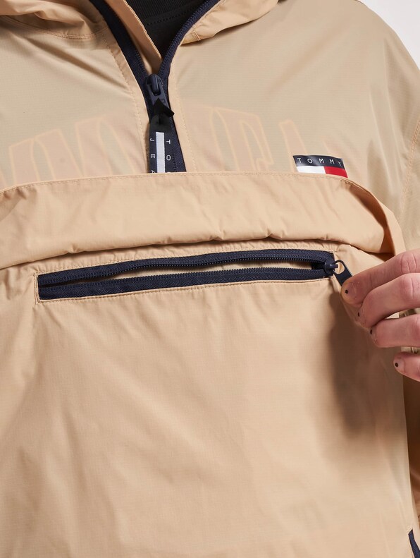Tommy Jeans Pckable Tech Chicago Popover Windbreaker-6