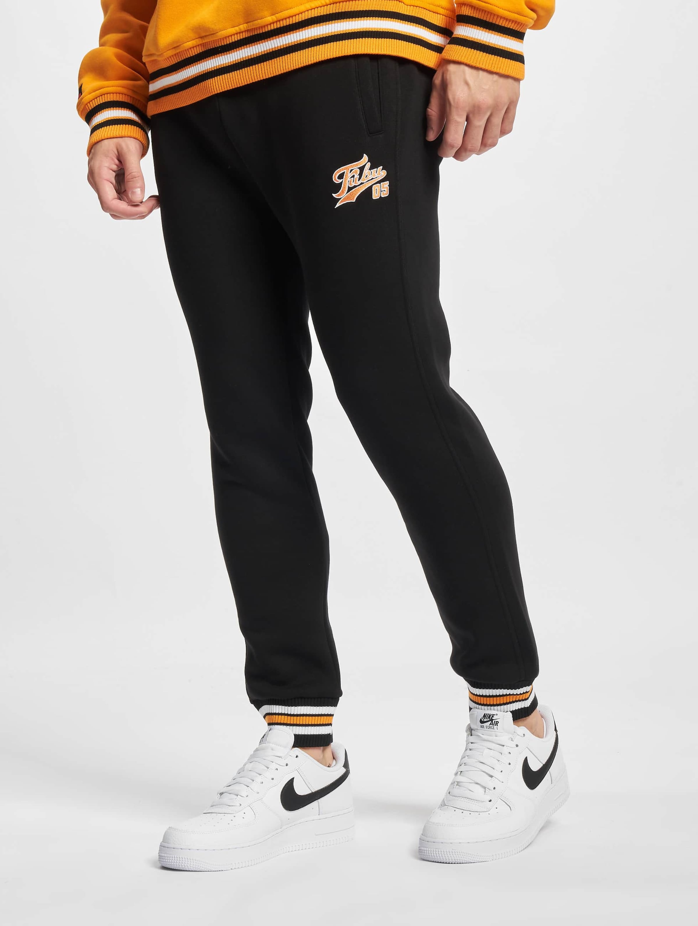 Nike club hotsell varsity jogger