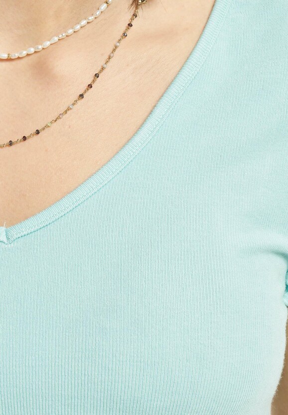Kika V-Neck-2