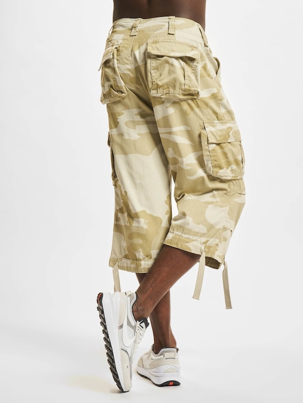 Urban Legend Cargo 3/4 Shorts-1