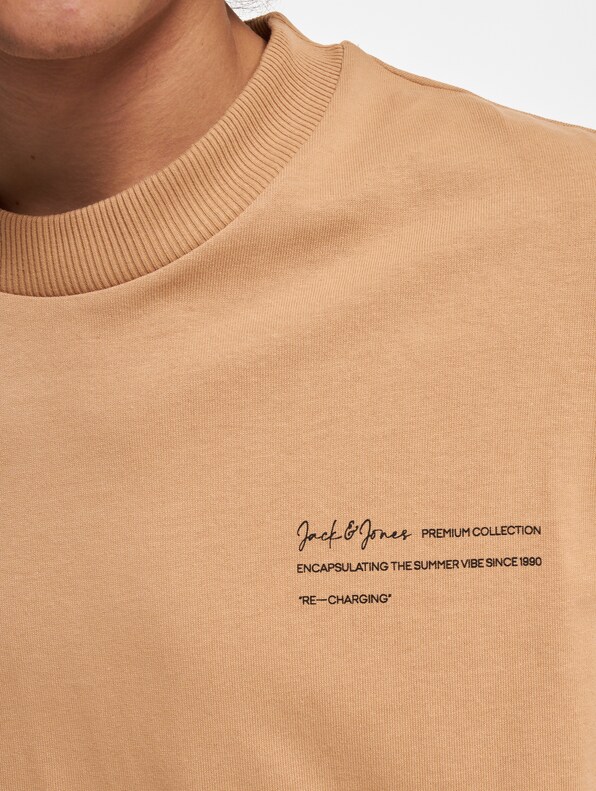 Akam Summer Branding -3