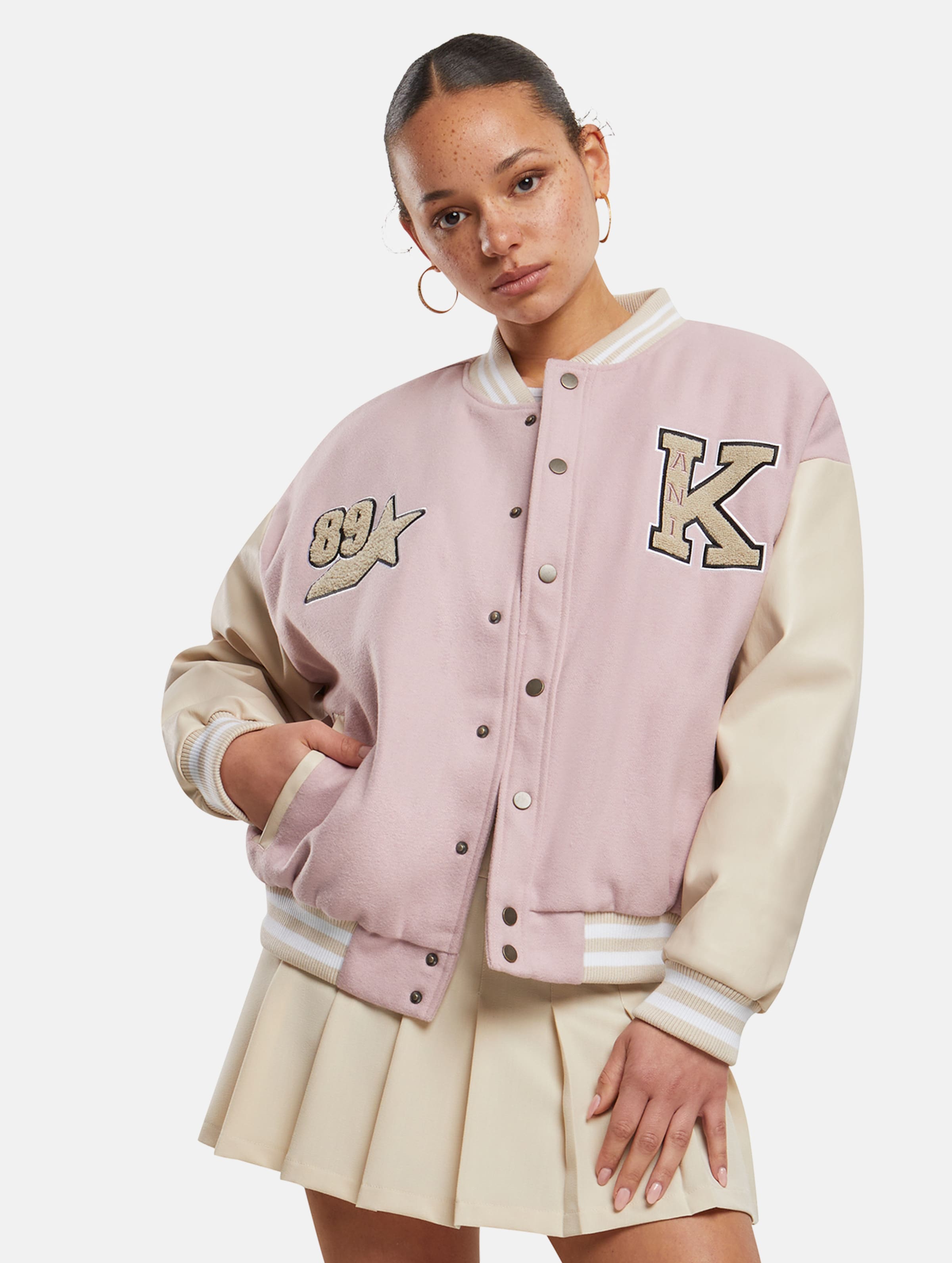 Karl Kani Retro Patch Star Logo Oversized College Jacke op kleur roze, Maat S