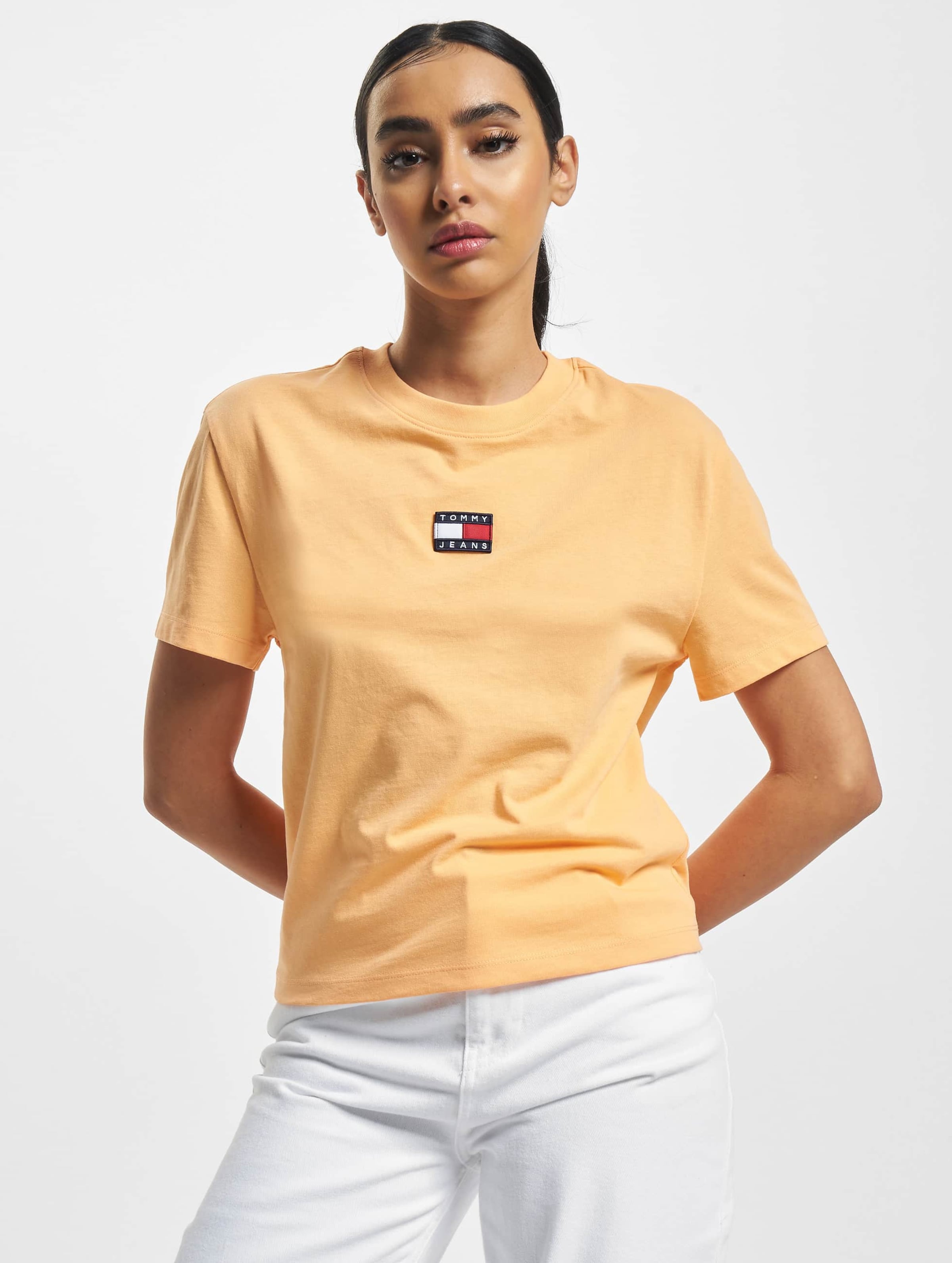 Tommy jeans hot sale badge tee