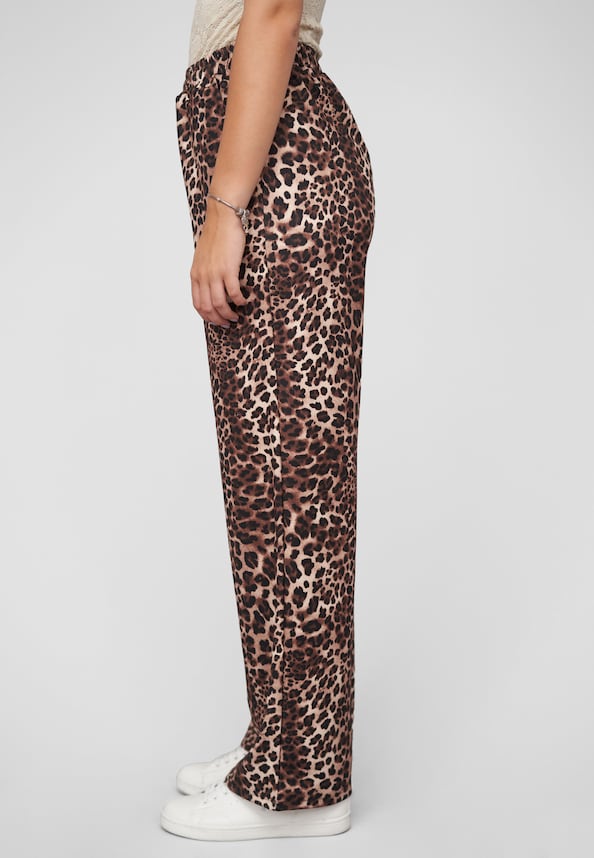 Pants with wide legs-2