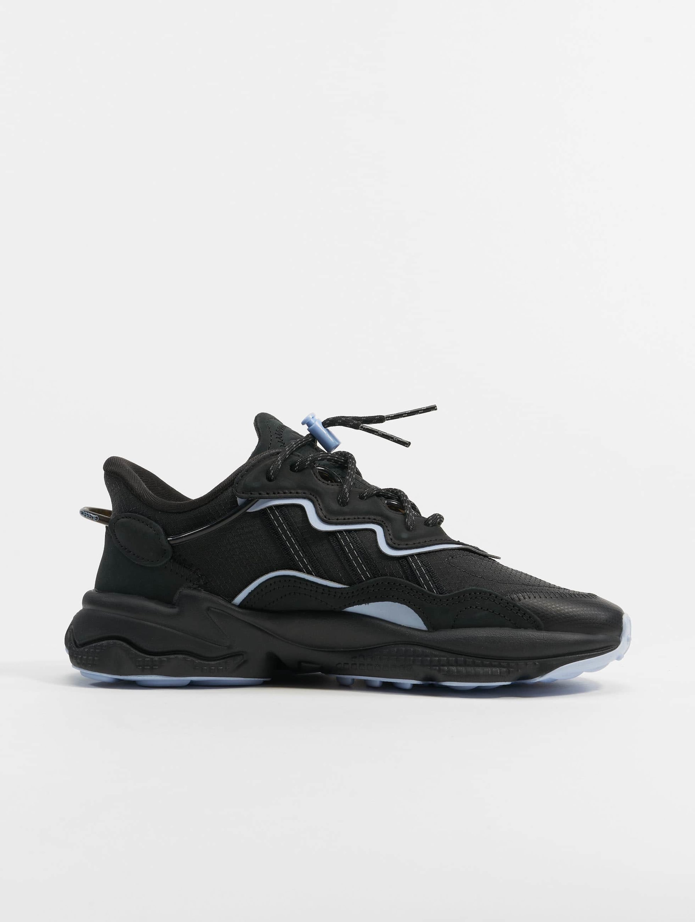 Adidas store ozweego black