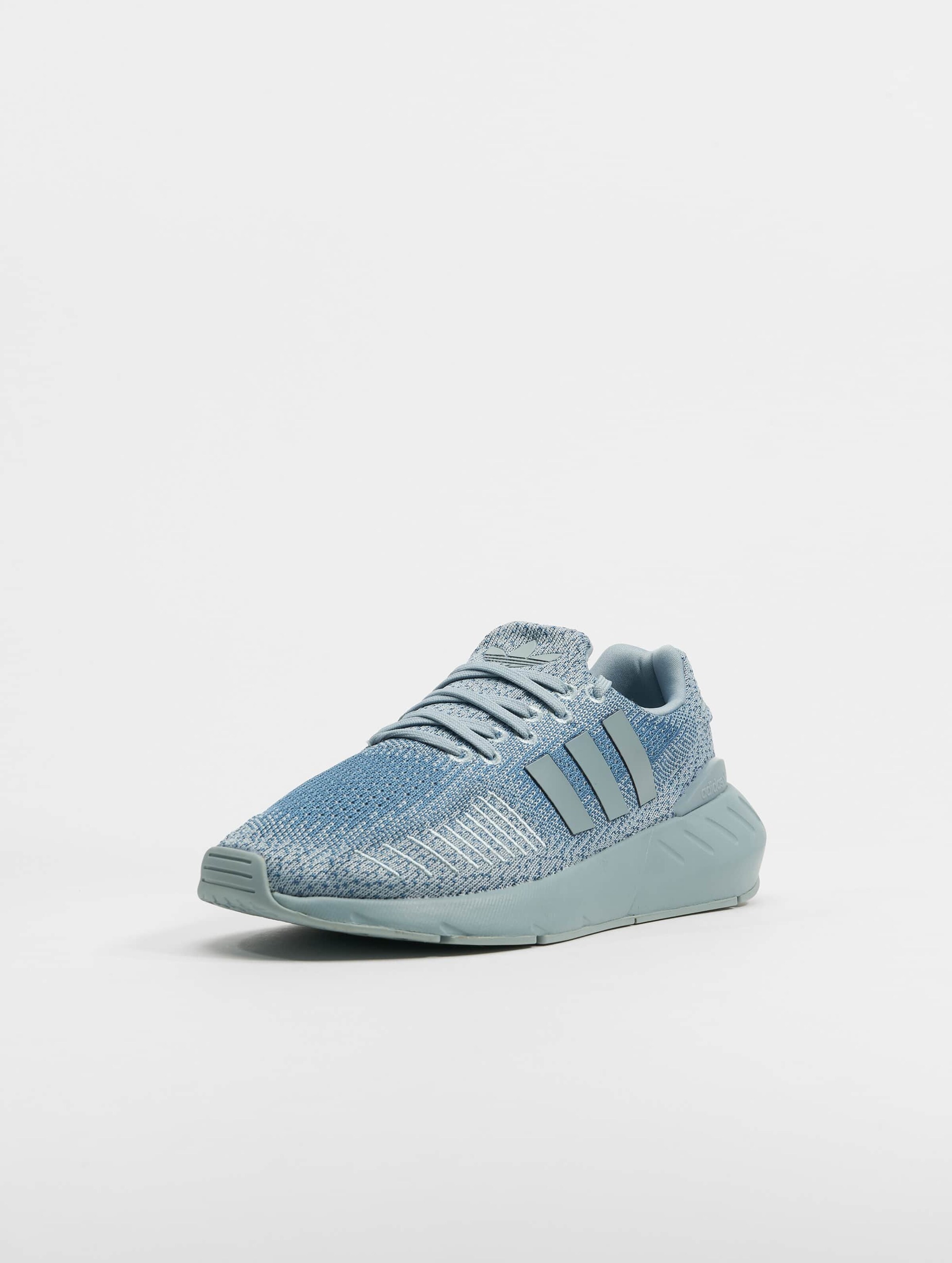 Adidas originals hotsell swift run metallic