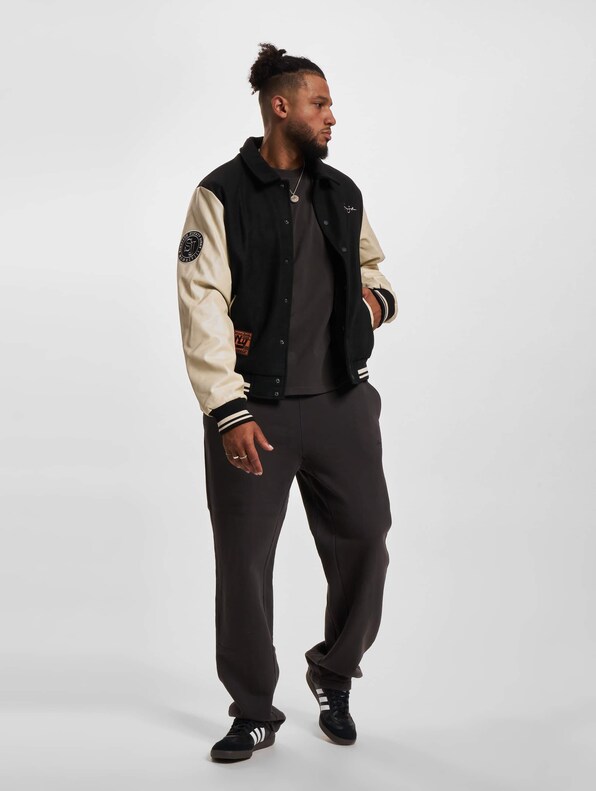 JM233-023-2 SJ Script Logo Retro Car College Jacket-11