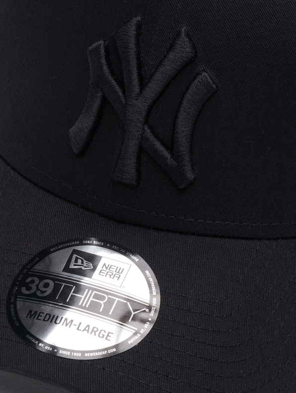 New Era Monochrome 39Thirty New York Yankees Snapback Caps-4