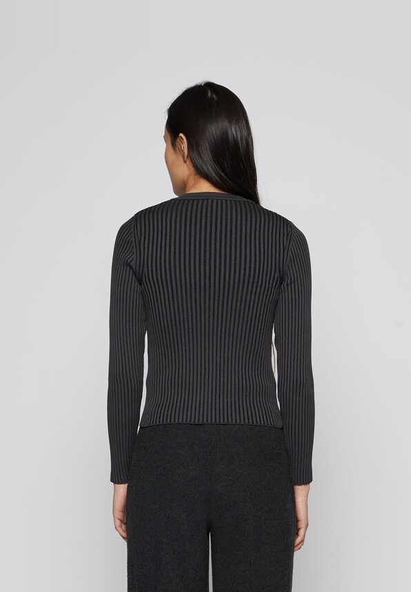 Sandra Short Zipper-3