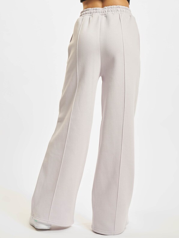 Ladies Straight Pin Tuck-1