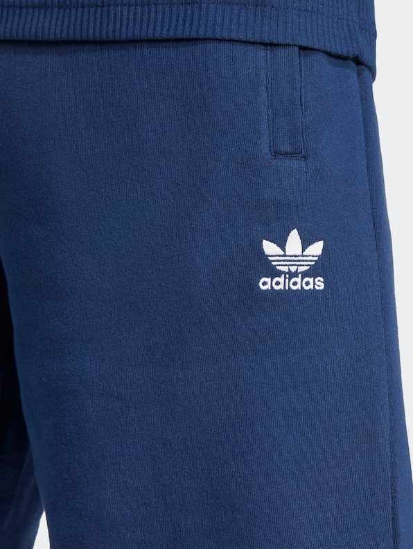adidas Originals Essential Shorts-3