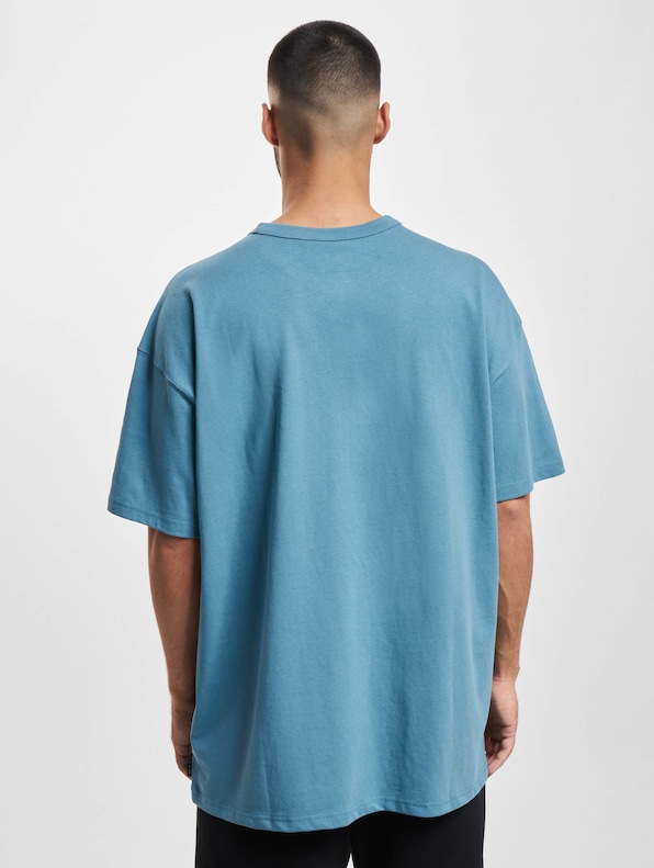 Nike Premium Essential T-Shirt Noise-1