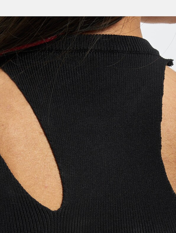 Asymmetric -4