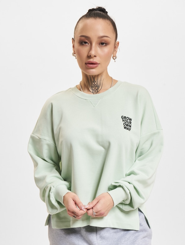Pixas L/S Grow O-Neck Box-1