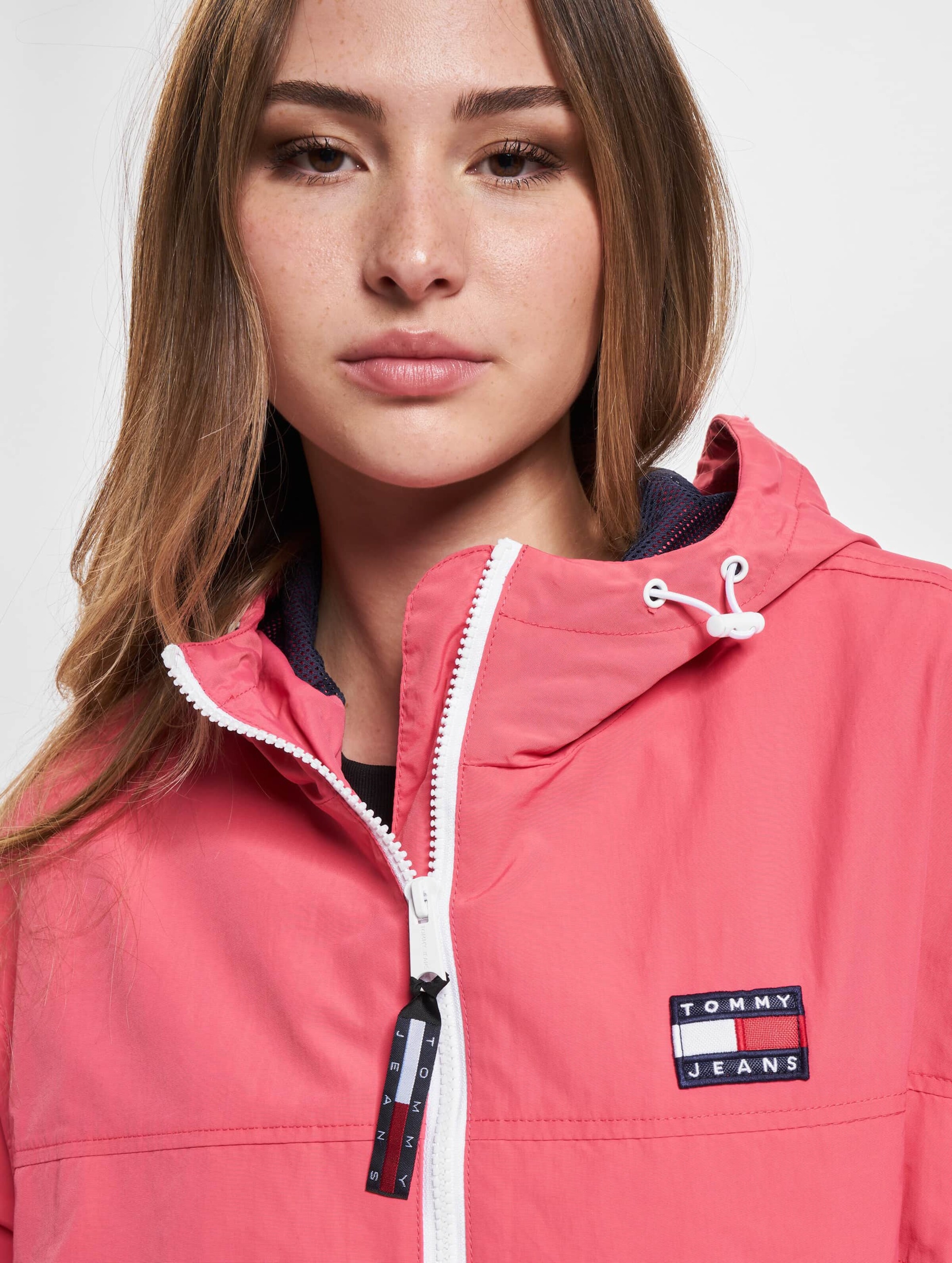 Tommy jeans 2025 windbreaker womens