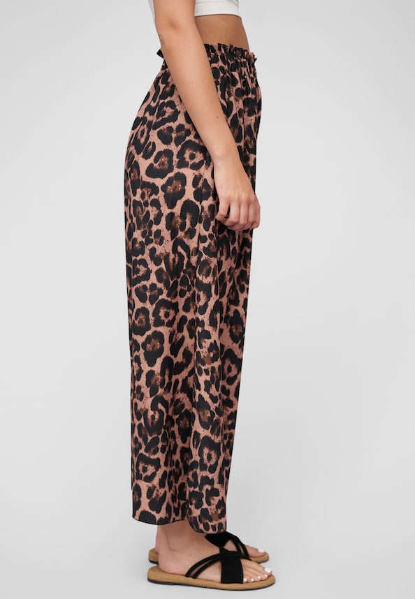 Maxi Skirt with side slit and leo print-3