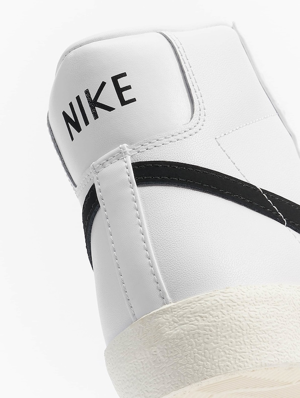Nike Blazer Mid \'77 Sneakers-8