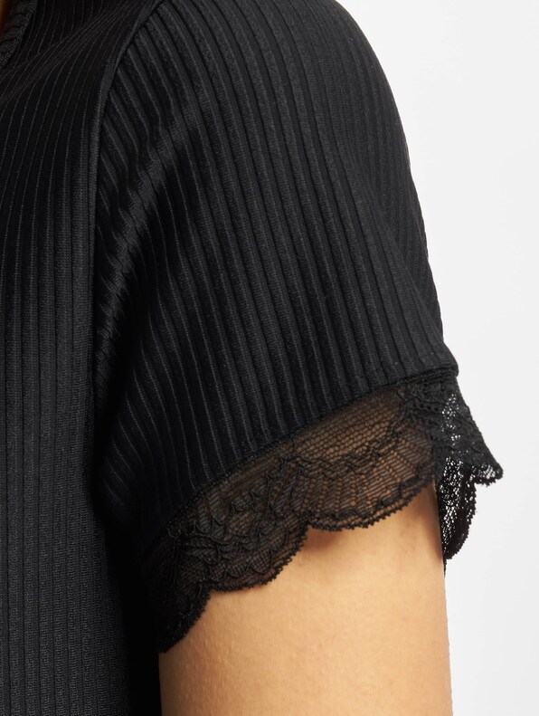 Ladies Cropped Lace Hem-3