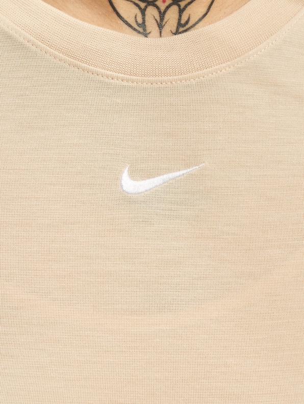 Nike Essentials Slim Crp Lbr T-Shirt-3