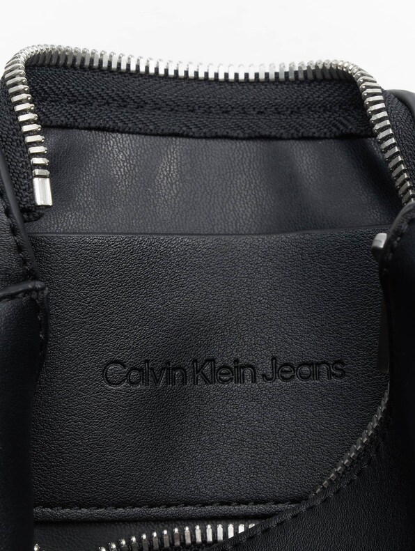 Calvin Klein Jeans sculpted mono camera bag in gray