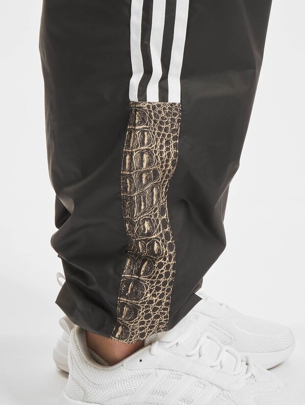 3-Stripes-3