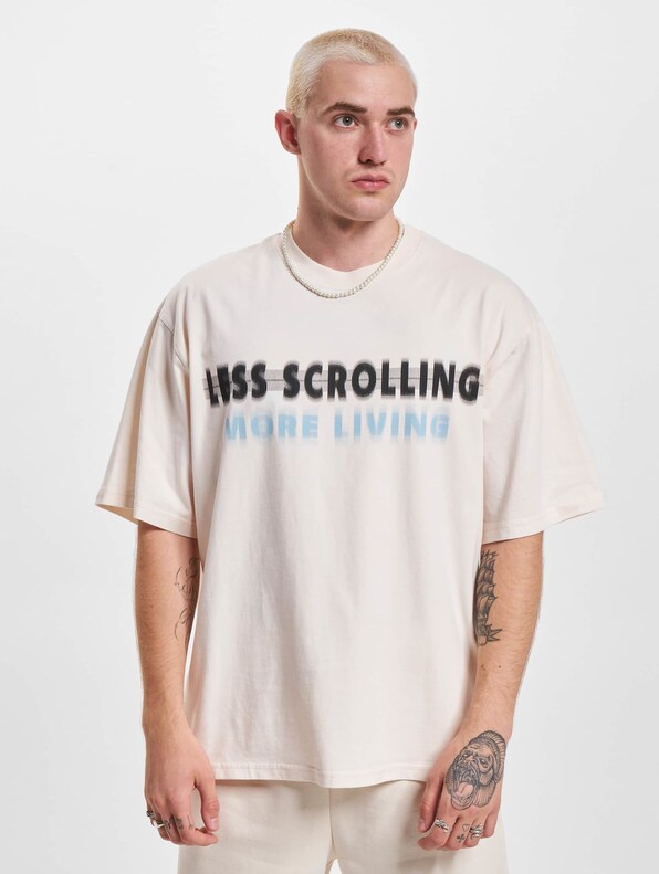 2Y Less Scrolling Oversize Tee-0