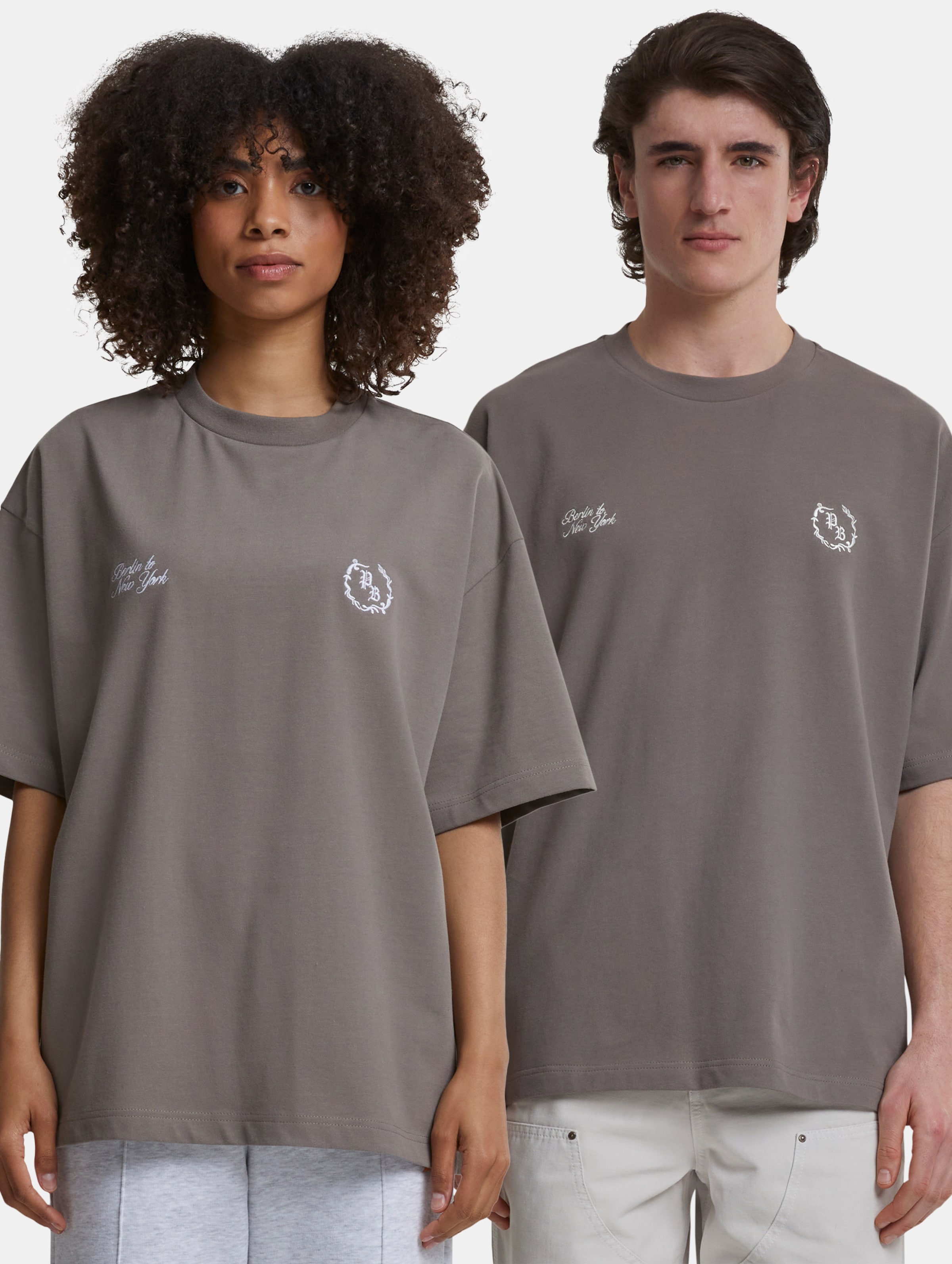 Prohibited Logo T Shirts Frauen,Männer,Unisex op kleur grijs, Maat M
