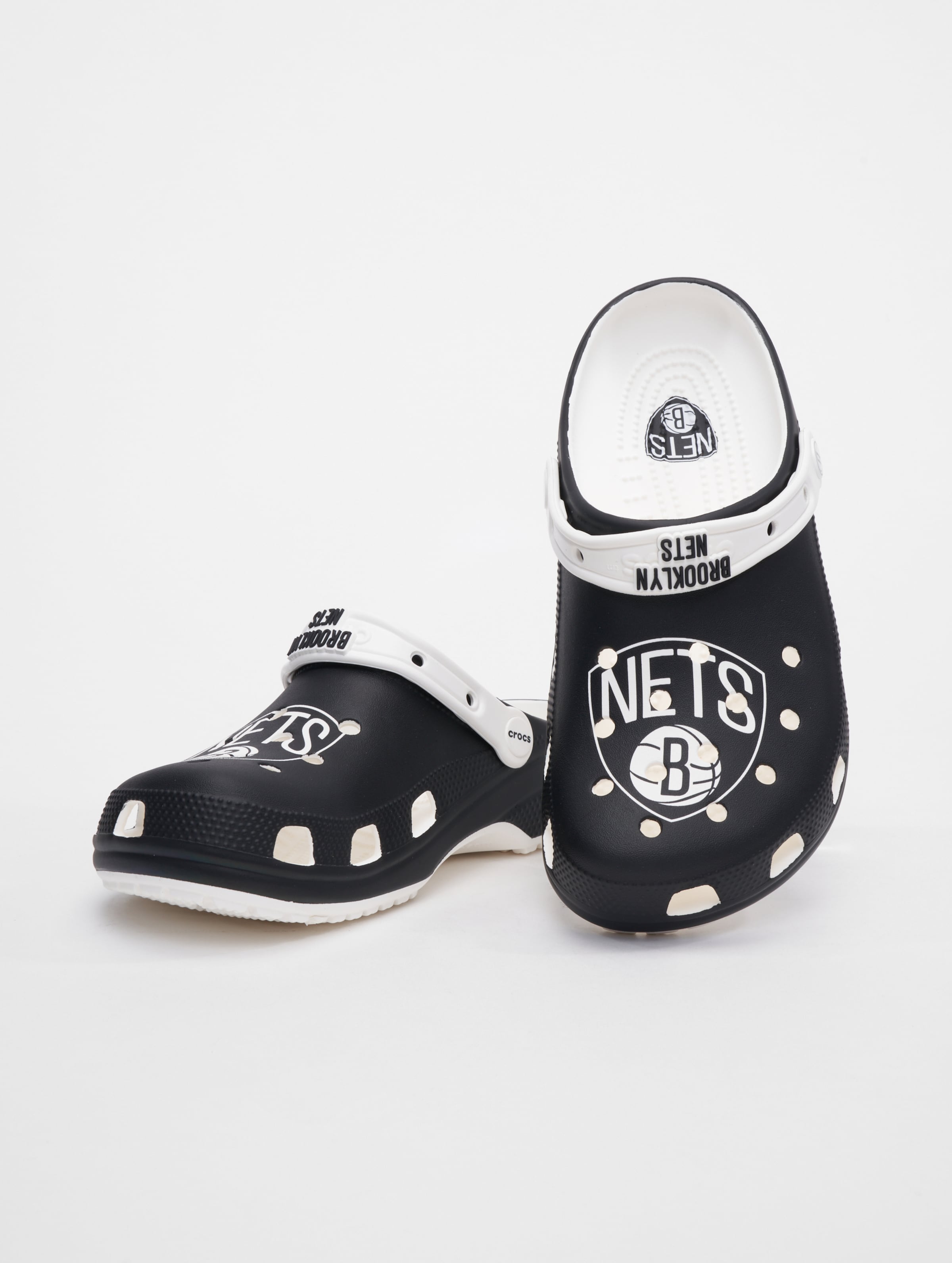 Crocs Classic Brooklyn Nets Clog Vrouwen op kleur zwart, Maat 4243