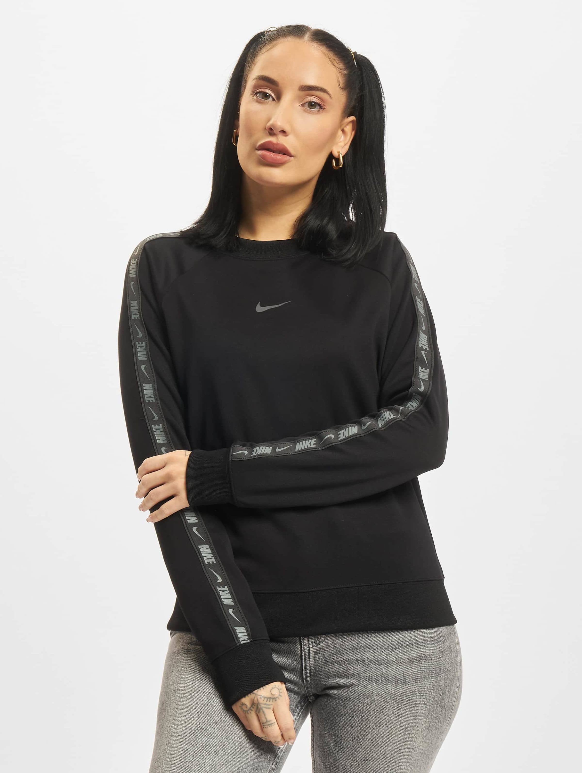 Nike logo tape on sale crew