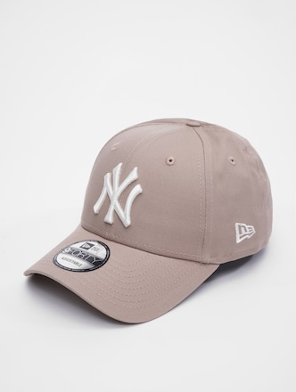 New Era League Essential 9Forty New York Yankees Snapback Cap