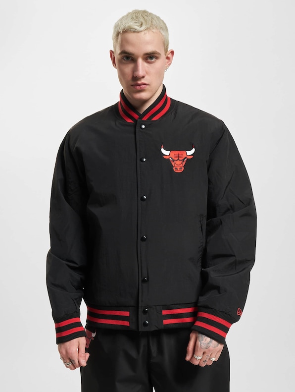 New Era NBA Chicago Bulls varsity jacket in black