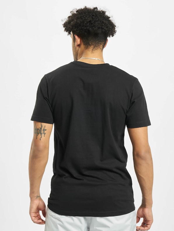 2PAC All Eyez On Me-1