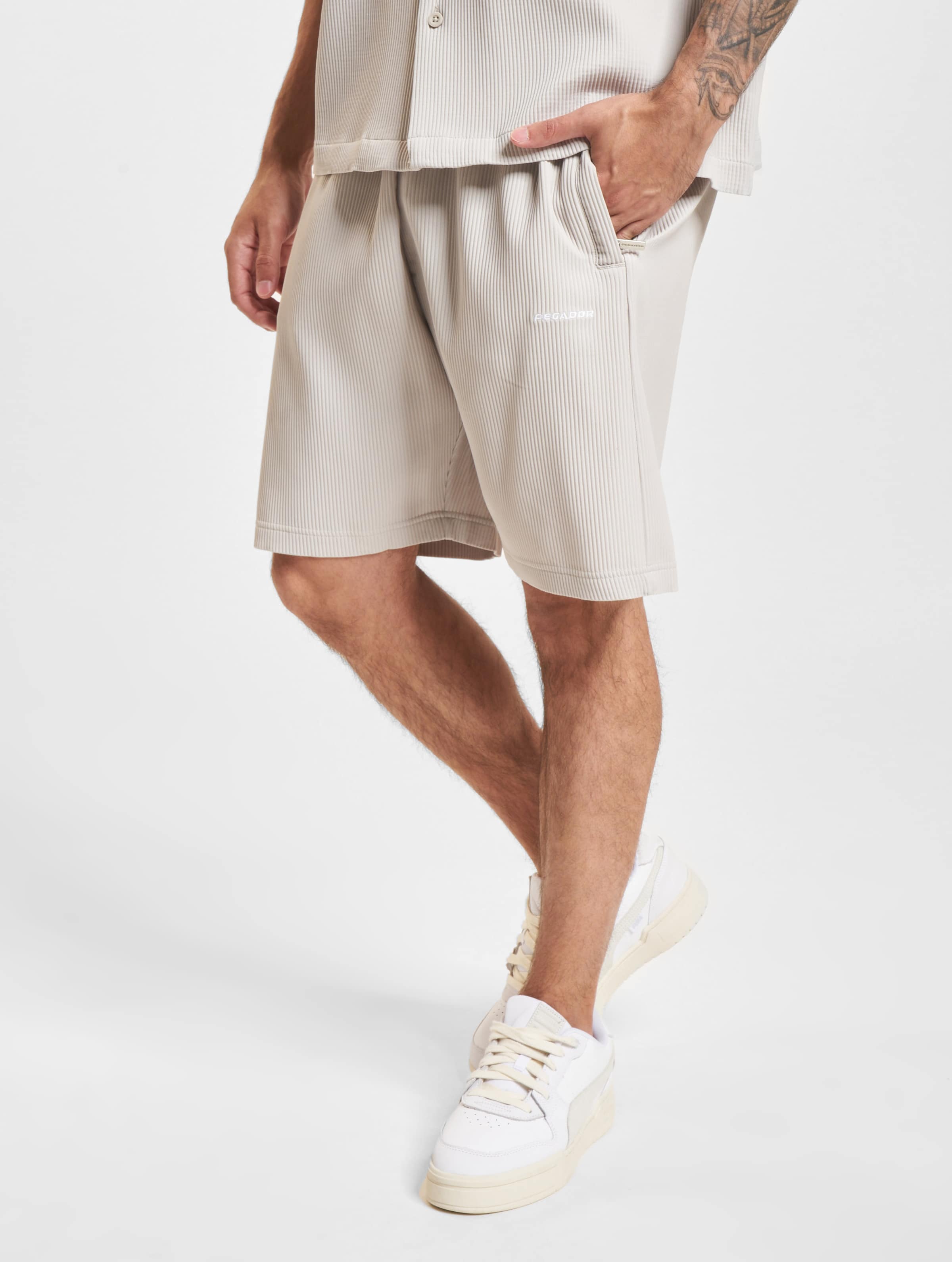 PEGADOR Troy Plissee Shorts Männer,Unisex op kleur beige, Maat XL