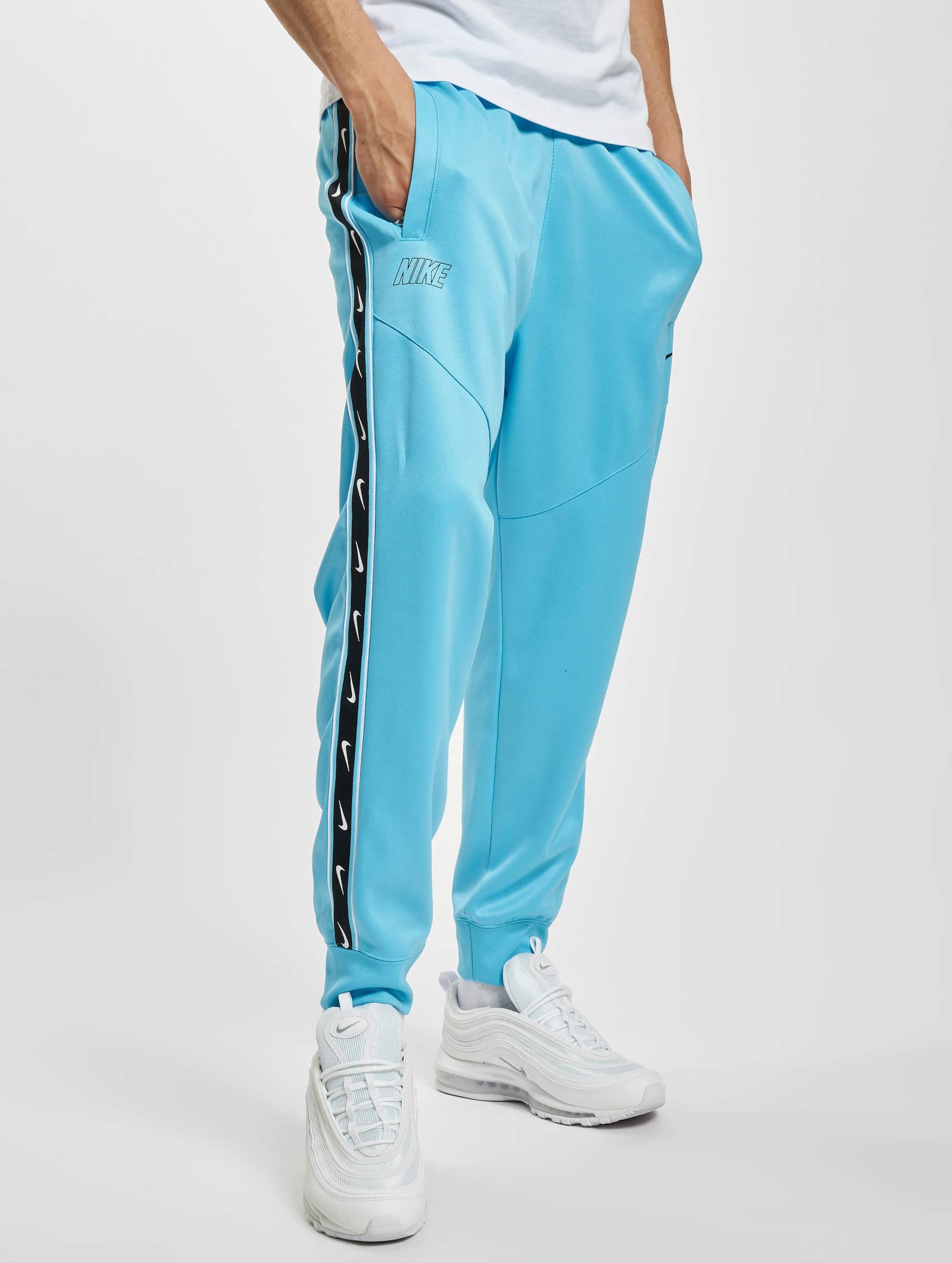 Nike Dri-FIT Academy Women's Woven Soccer Track Pants. Nike.com