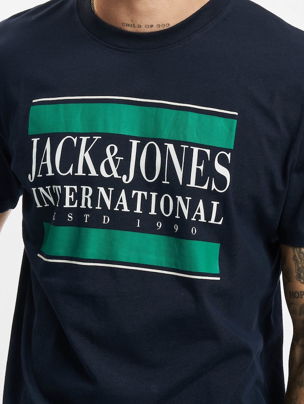 International Crew Neck-3