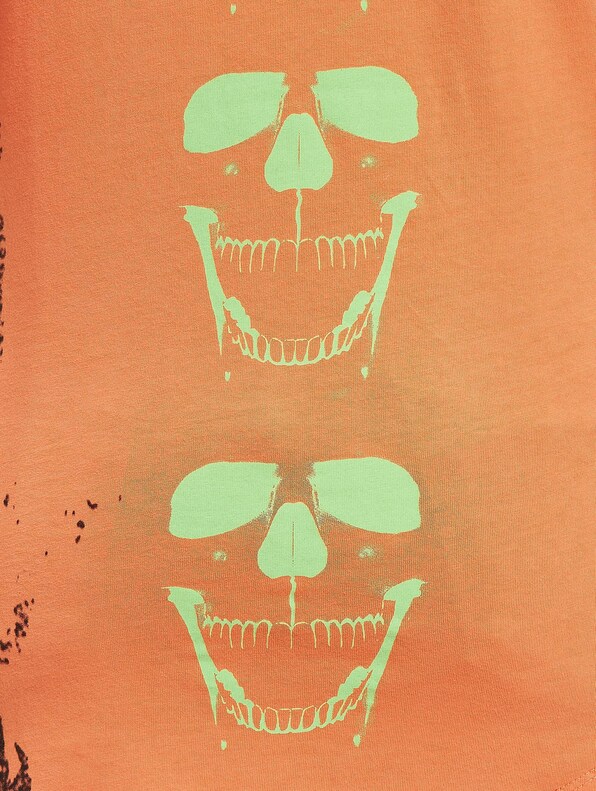 Lighting Skull Dye V Neck-3