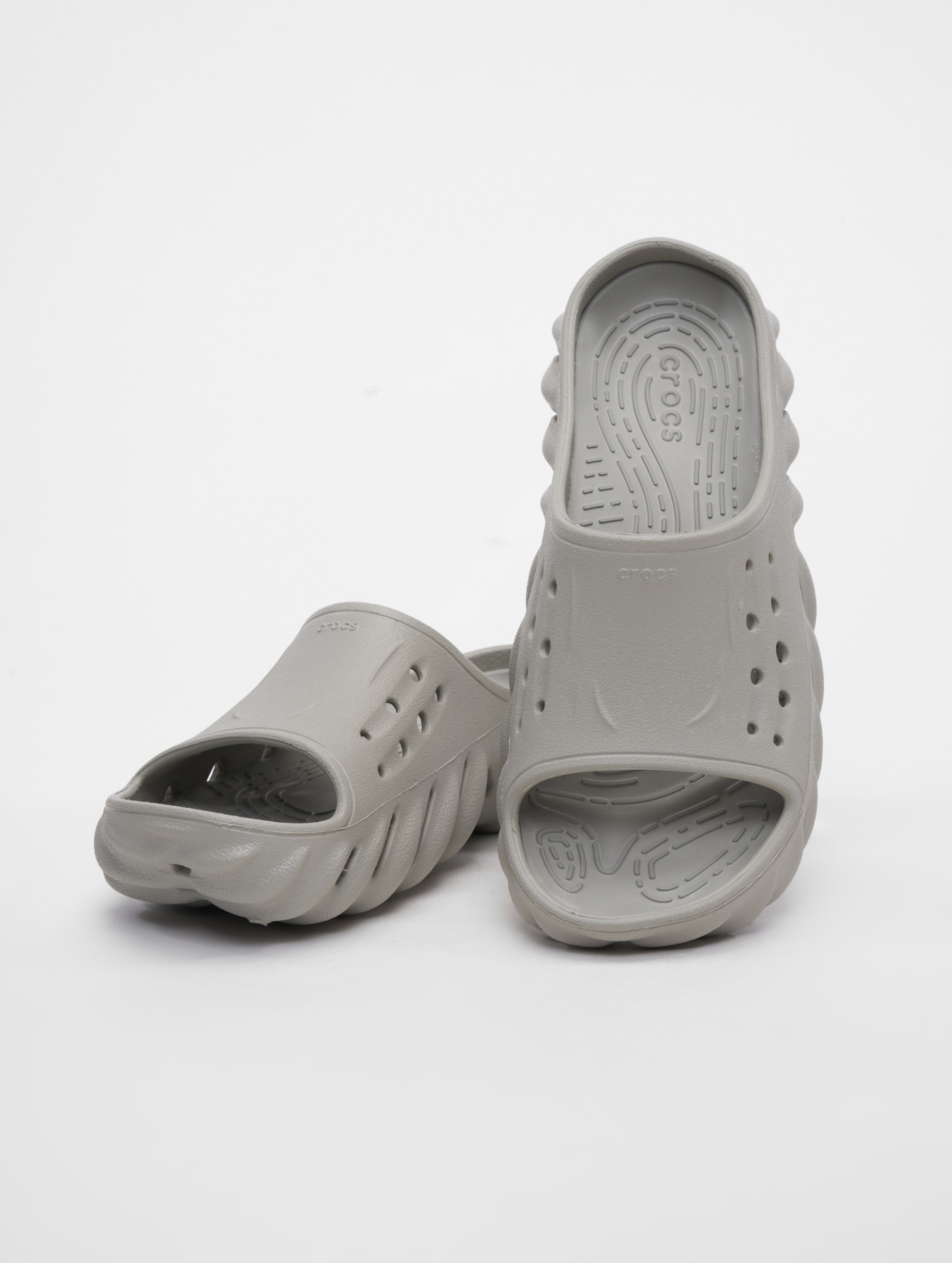 Crocs Echo Slide Sandalen Frauen,Männer,Unisex op kleur grijs, Maat 3940_1
