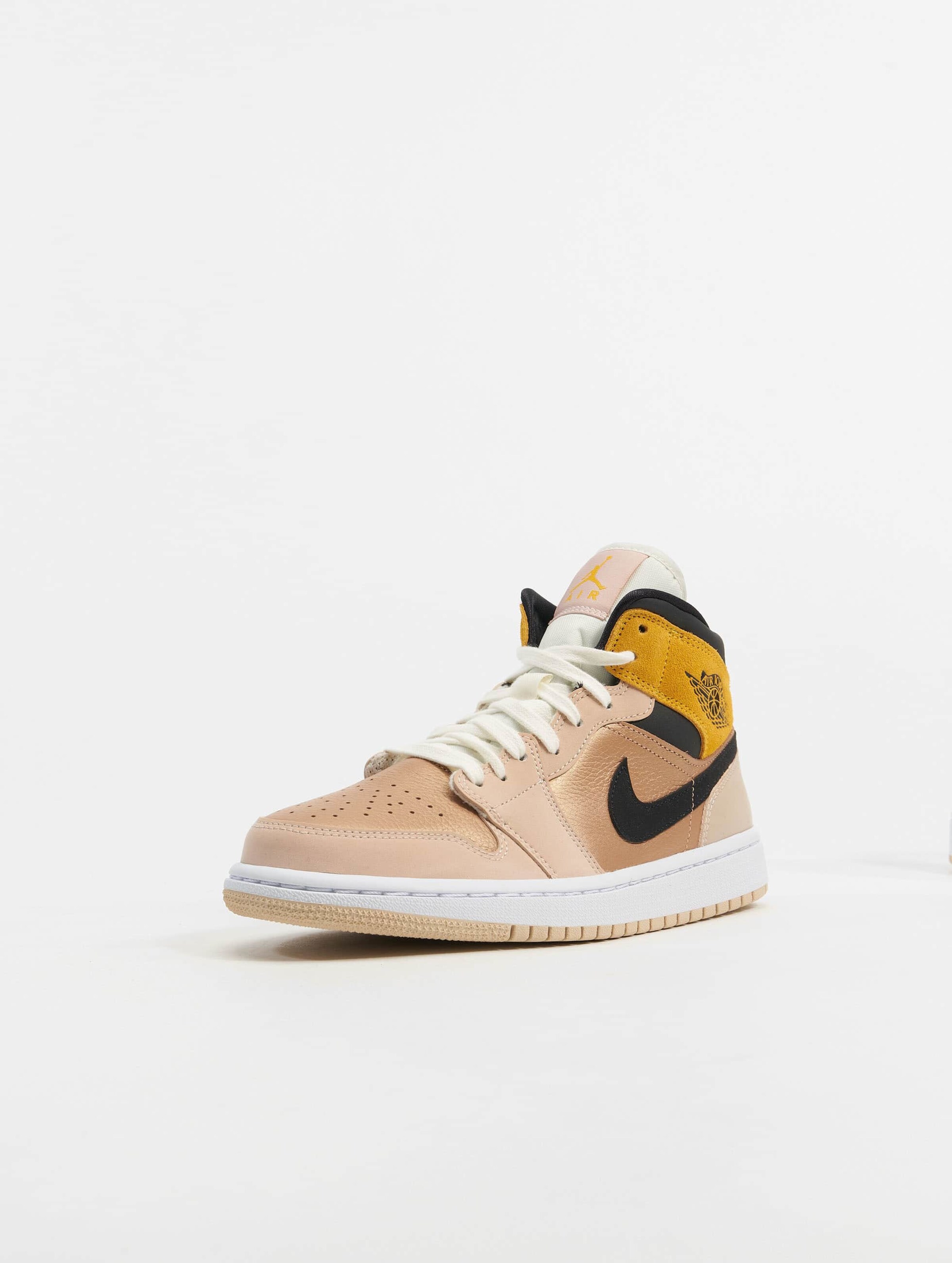 Air Jordan 1 Mid offers