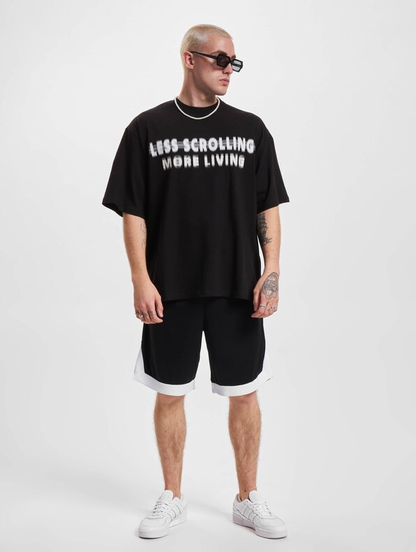 2Y Less Scrolling Oversize Tee-4