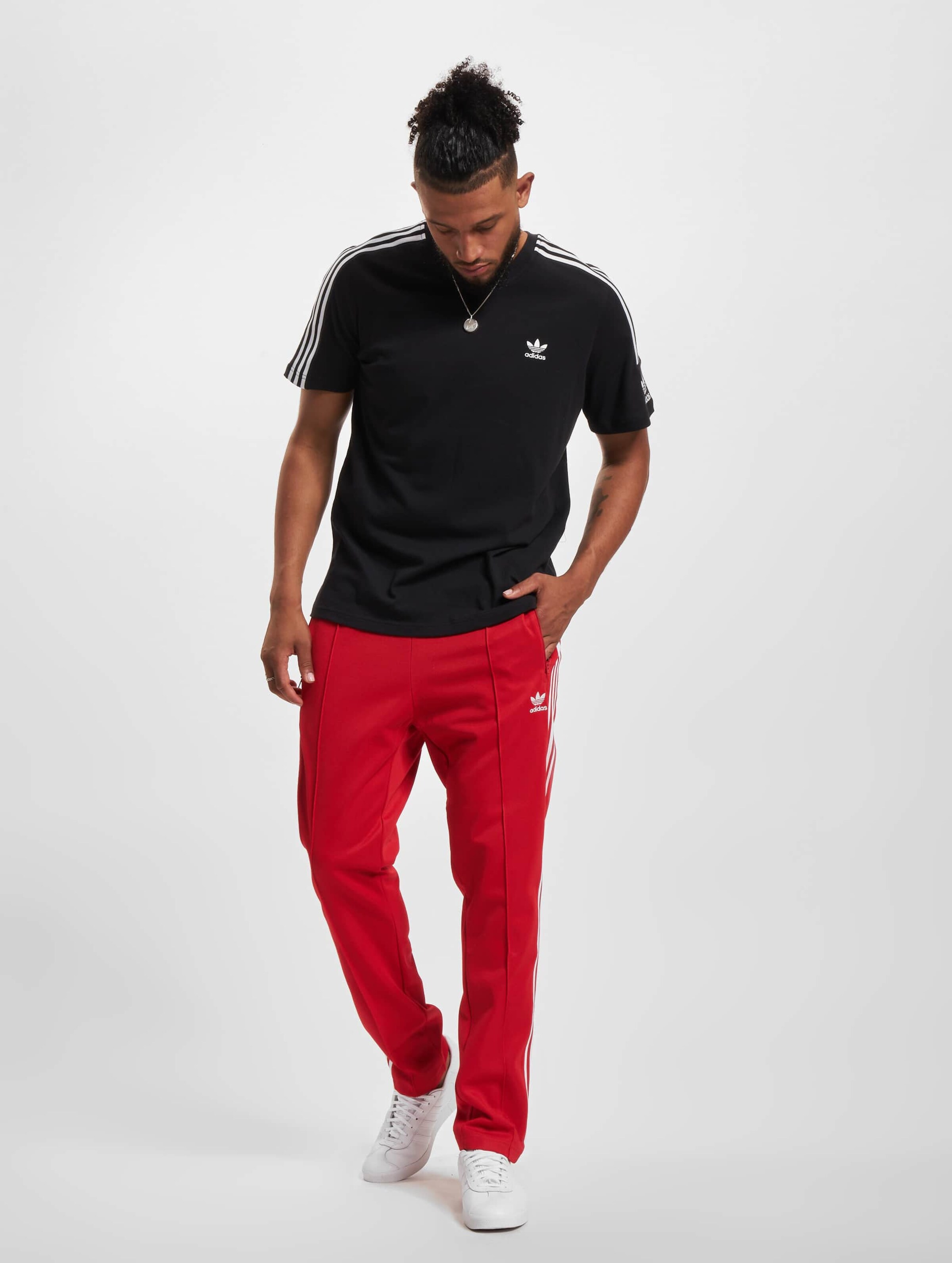 Adidas chino joggers clearance rojo