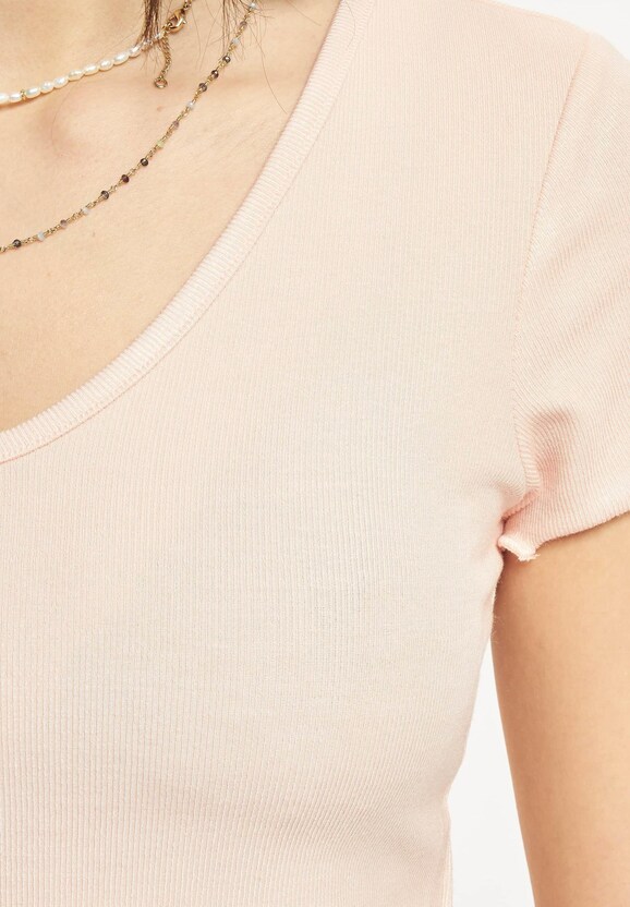 Kika V-Neck -2