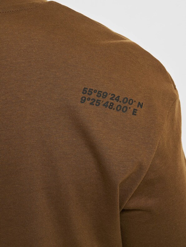 Mapping Text Crew Neck-4