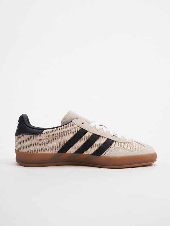 Gazelle Indoor -3