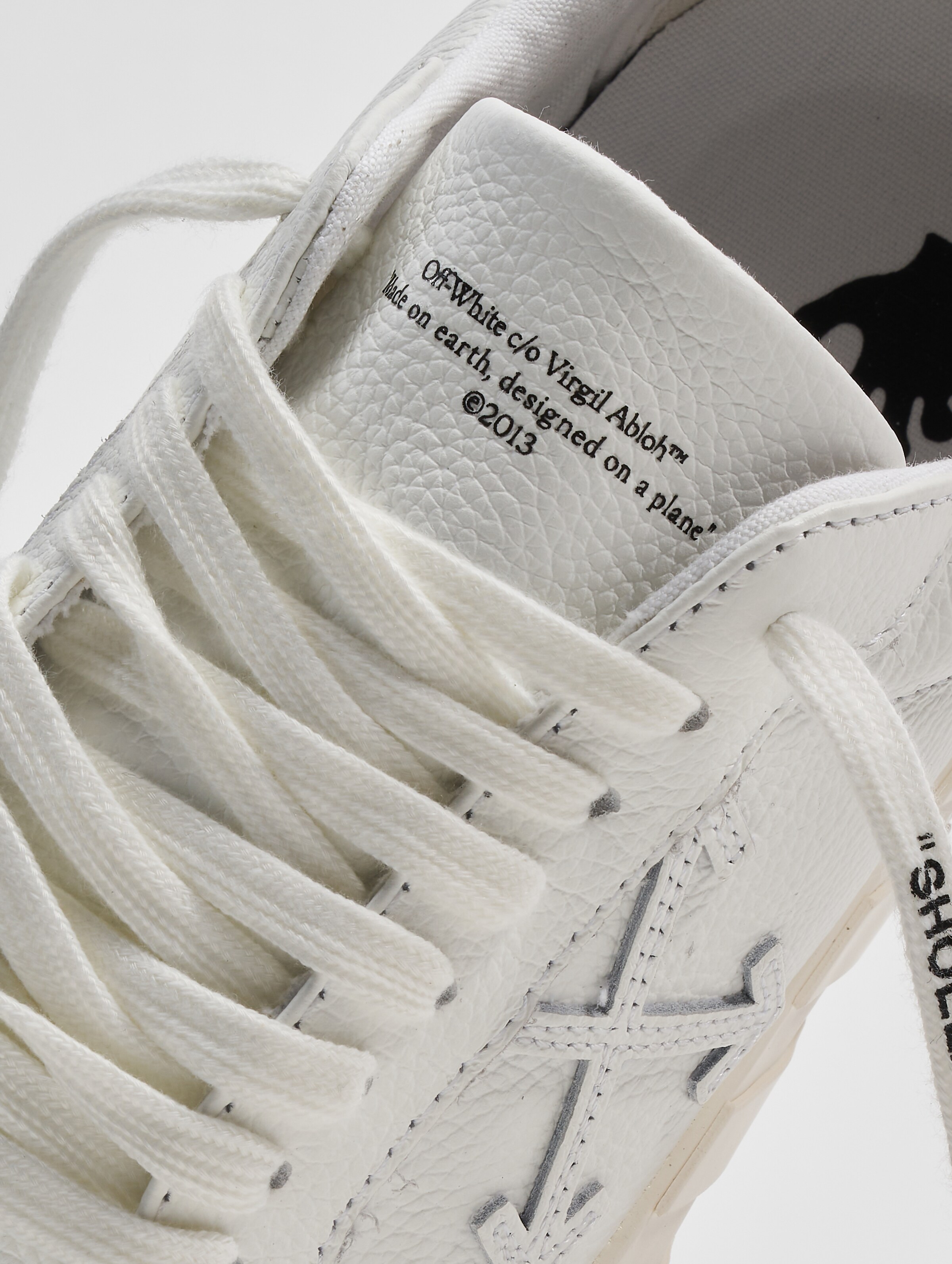 Off white hotsell sneakers vulc